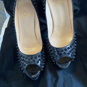 Louboutin size 40